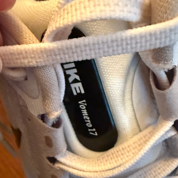 NWOT, NEVER WORN NIKE Running shoe, VOMERO 17, ZOOMX. White and violet. - Picture 5 of 6